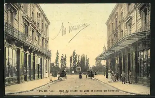 AK Chinon, Rue de l`Hotel de Ville et statue de Rabelais