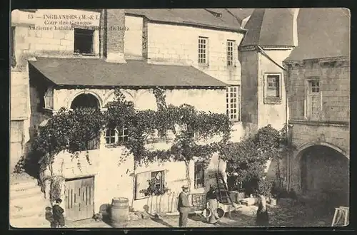 AK Ingrandes, Cour des Granges, ancienne habitation de Gille de Retz