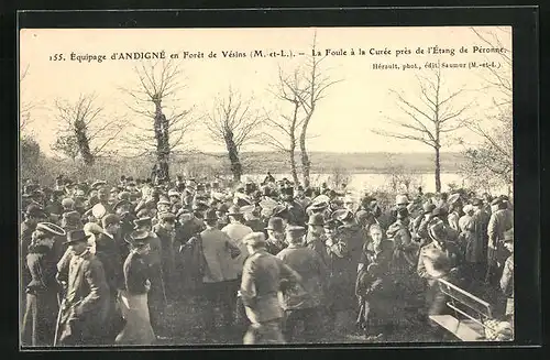 AK Andigné, La Foule á la prés de l'Étang de Péronne