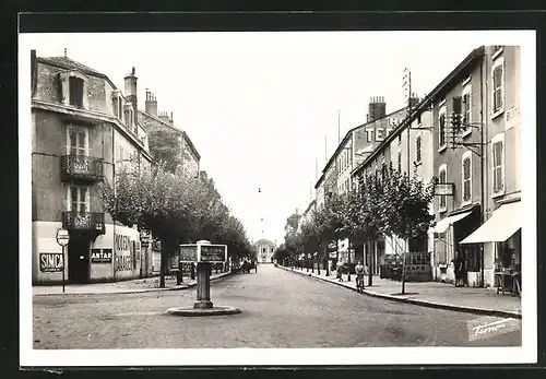 AK Bourg, Rue Alphonse Bodin et dans le fond, la gare