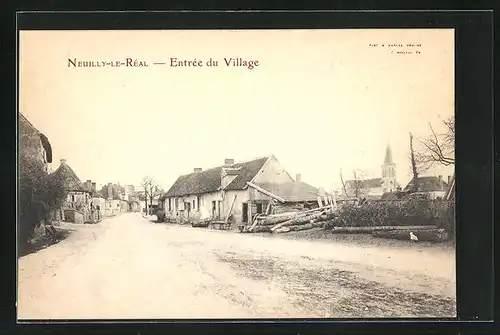 AK Neuilly-le-Réal, Entrée du Village, Ortseingang