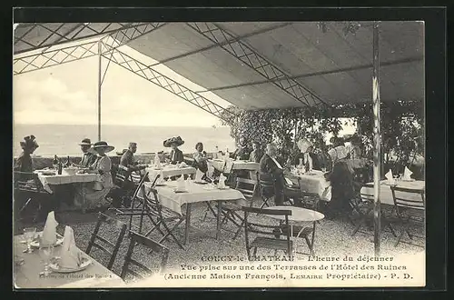 AK Coucy-le-Chateau, L`heure du dèjeuner, vue prise sur une des Terrasses de l`Hotel des Ruines