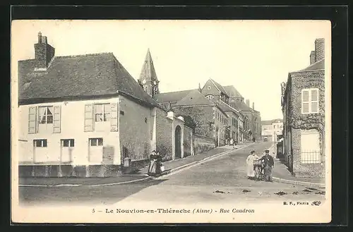 AK Le Nouvion-en-Thierache, Rue Caudron, Strassenpartie