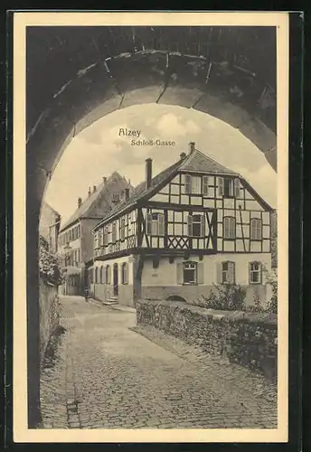 AK Alzey, Strassenblick in die Schloss-Gasse