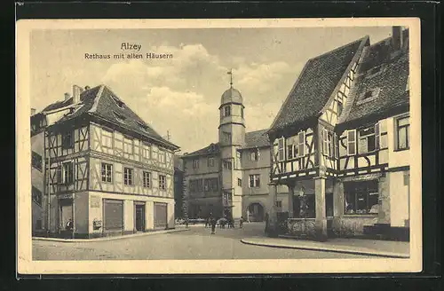 AK Alzey, Rathaus mit alten Häusern, Fachwerkhaus