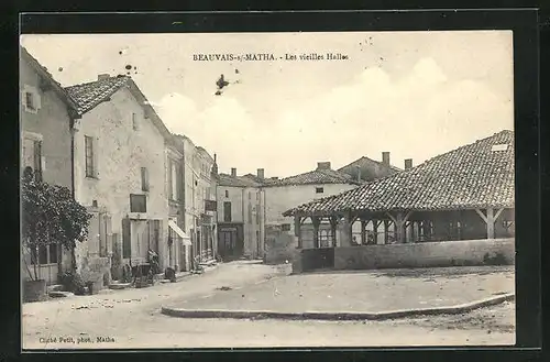 AK Beauvais-sur-Matha, Les vieilles Halles