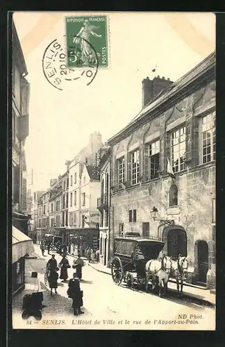 AK Senlis, L`Hôtel de Ville et la rue de l`Apport-au-Pain