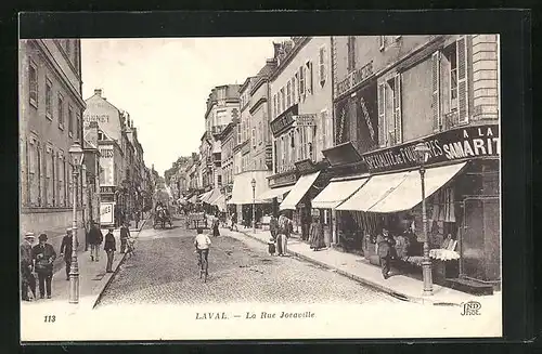 AK Laval, La Rue Joraville, Strassenpartie