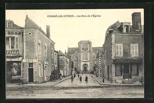 AK Cossé-le-Vivien, La Rue de l`Église, Strassenpartie