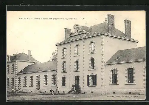 AK Mayenne, Maison d`ecole des garcons de Mayenne-Est.