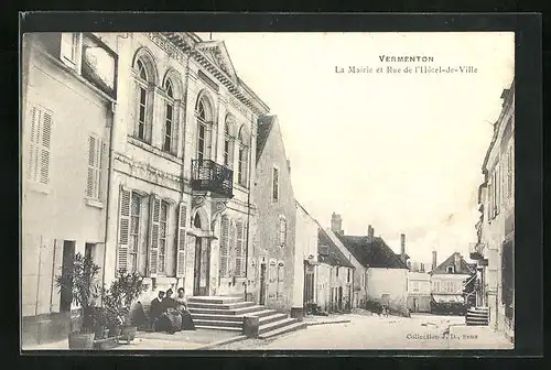 AK Vermenton, La Mairie et Rue de l`Hotel-de-Ville