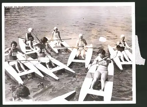 Fotografie Surf Floating Wettbewerb der Frauen während der Babbacombe Regatta