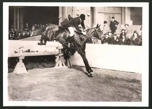 Fotografie Grand Palais Paris, Capitaine Clavel, Hindernisrennen, Pferdesport