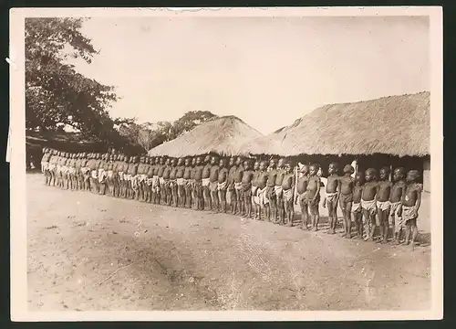 Fotografie Kinder in Rhodesienj posieren für ein Gruppenbild, Ethnographie