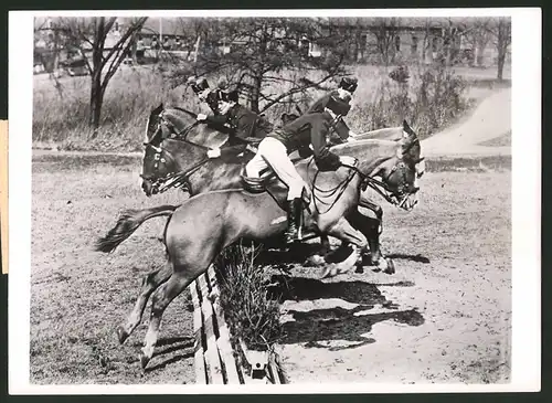 Fotografie Sportfest der US Army in Fort Myer, Reiterkunststück