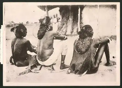 Fotografie Drei Männer aus Ougandha mit traditionell verfilztem Haar, Ethnographie