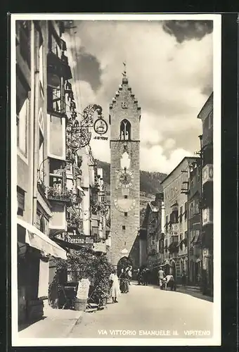 AK Vipiteno, Via Vittorio Emanuele III., Strassenpartie mit Stadtturm