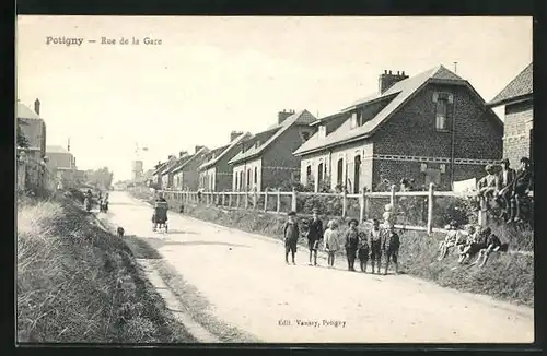 AK Potigny, Rue de la Gare, Strassenpartie