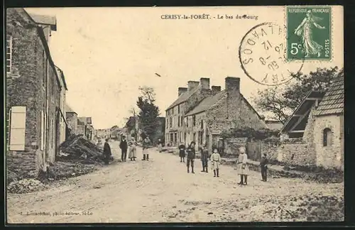 AK Cerisy-la-Forêt, Le bas du Bourg