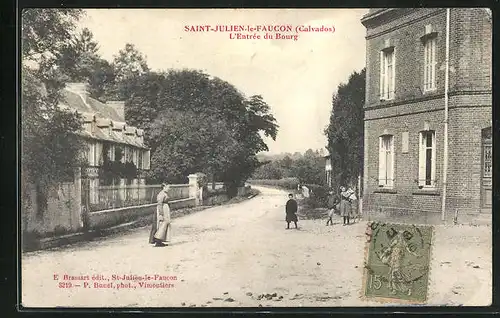 AK Saint-Julien-le-Faucon, L`Entrée du Bourg