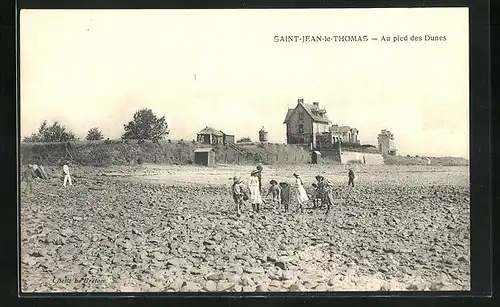 AK Saint-Jean-le-Thomas, au pied des Dunes