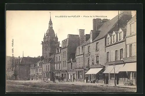 AK Villedieu-les-Poeles, Place de la Republique