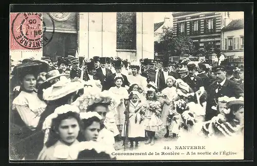 AK Nanterre, Couronnement de la Rosiere, a la Sortie de l`Eglise