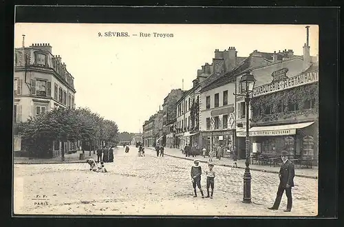 AK Sèvres, Rue Troyon