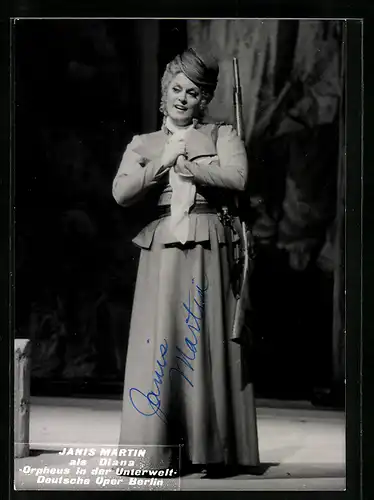 AK Berlin, Deutsche Oper, Opernsängerin Janis Martin als Diana in Orpheus in der Unterwelt, Autograph