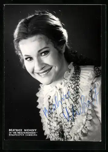 AK Hamburg, Staatsoper, Opernsängerin Beatrice Niehoff in Die Meistersinger, Autograph