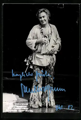 AK Berlin, Deutsche Oper, Opernsänger Paul Wolfrum als Papageno in Die Zauberflöte, Autograph