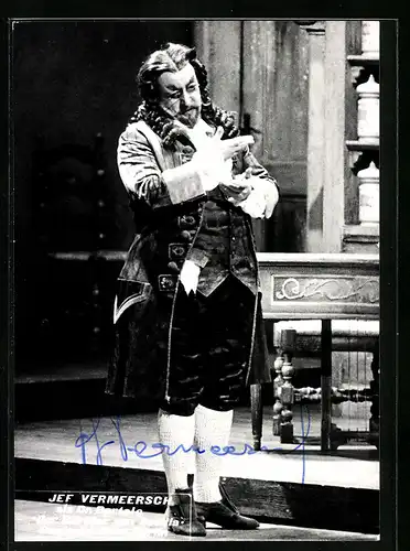 AK Berlin, Deutsche Oper, Opernsänger Jef Vermeersch als Dr. Bartolo in Der Barbier von Sevilla, Autograph