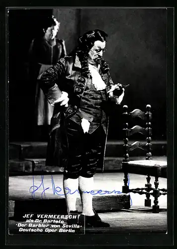 AK Berlin, Deutsche Oper, Opernsänger Jef Vermeersch als Dr. Bartolo in Der Barbier von Sevilla, Autograph