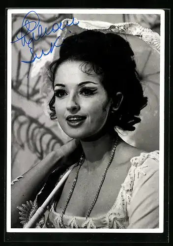 Foto-AK Opernsängerin Lilian Sukis mit Halskette, Autograph