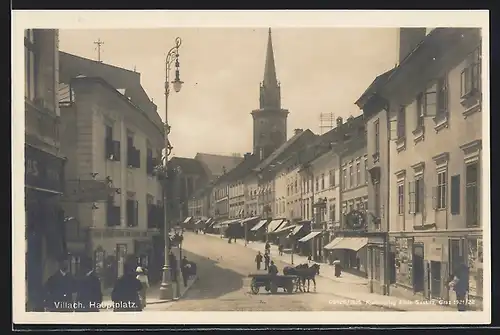 AK Villach, Hauptplatz mit Geschäften und Blick zur Kirche