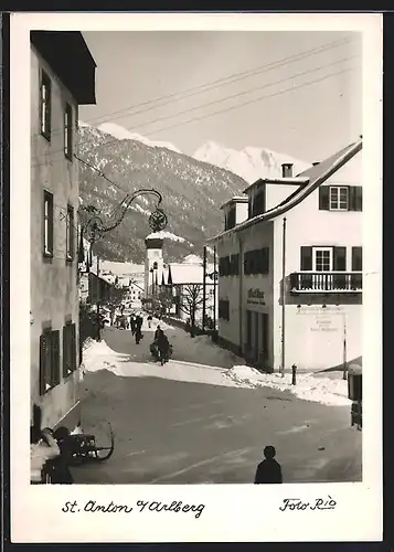 AK St. Anton am Arlberg, Strassenpartie im Schnee