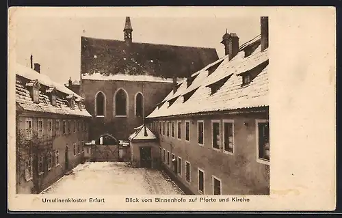 AK Erfurt, Ursulinenkloster, Blick vom Binnenhofe auf Pforte und Kirche im Winter