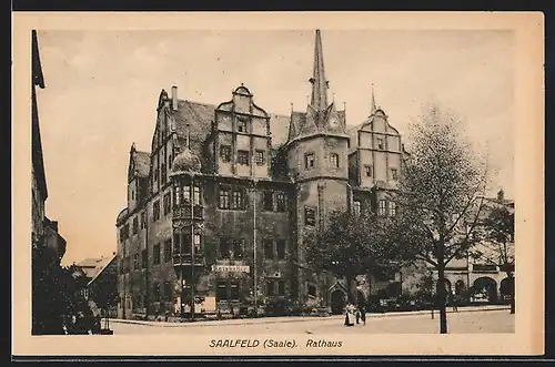 AK Saalfeld /Saale, Rathaus mit Gasthaus Ratskeller