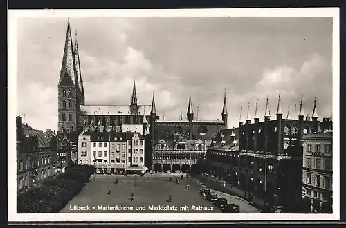 AK Lübeck, Marienkirche und Marktplatz mit Rathaus