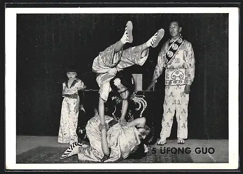 AK 5 Üfong Guo, Asiatische Akrobaten-Familie