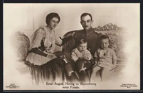 AK Prinz Ernst August und Prinzessin Victoria Louise mit Kindern