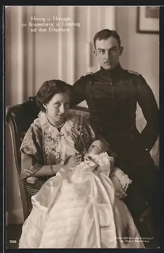 AK Herzog Ernst August von Braunschweig als Husar mit seiner Familie