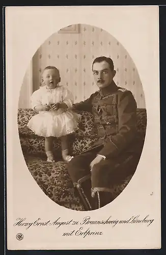 AK Husar Ernst August Herzog von Braunschweig mit seinem Erstgeborenen