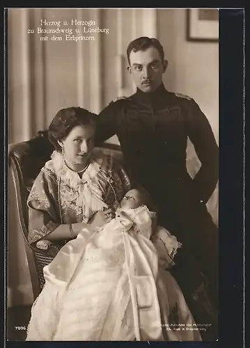 AK Herzog Ernst August von Braunschweig als Husar mit seiner Familie