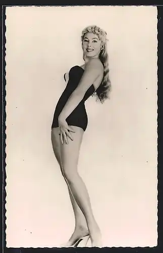 AK Schauspielerin Dominique Wilms im Badeanzug