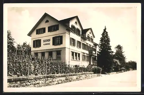 Foto-AK Uerikon, Gasthaus Restaurant Seehof H. Unholz mit Strasse