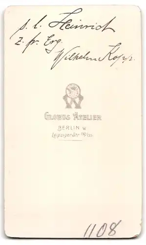 Fotografie Atelier Globus, Berlin, Leipziger-Str. 132-135, Wilhelm Kopp im Anzug mit Fliege