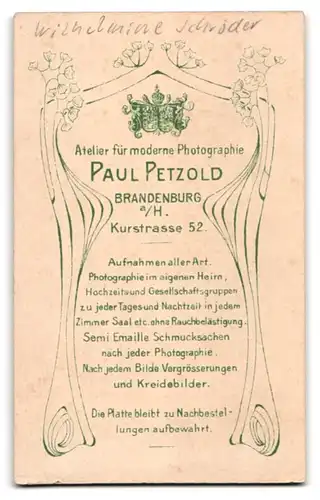 Fotografie Paul Petzold, Brandenburg a. H., Kurstr. 52, Wilhelmine Schröder im hübschen Kleid