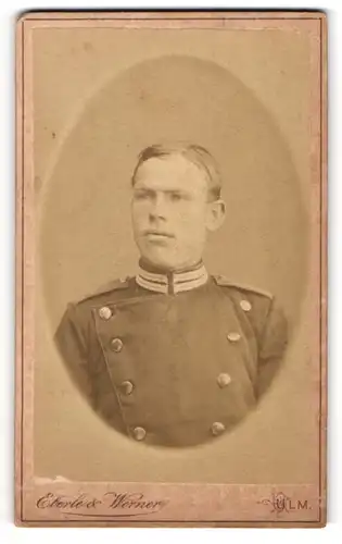Fotografie Eberle & Werner, Ulm, Soldat in Gardeuniform