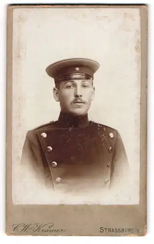 Fotografie C. W. Krämer, Strassburg i. E., junger Soldat in Uniform mit Schirmmütze